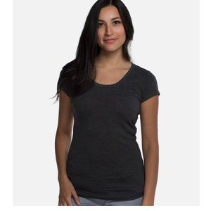 Cariloha Bamboo Scoop Tee NWT